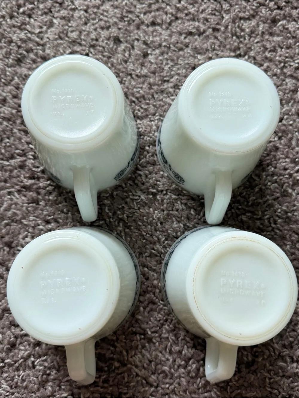 Set Of 4 Vintage Pyrex Old Town Blue Onion Milk Glass Mugs